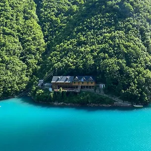  Ostello Riverside Komani Albania